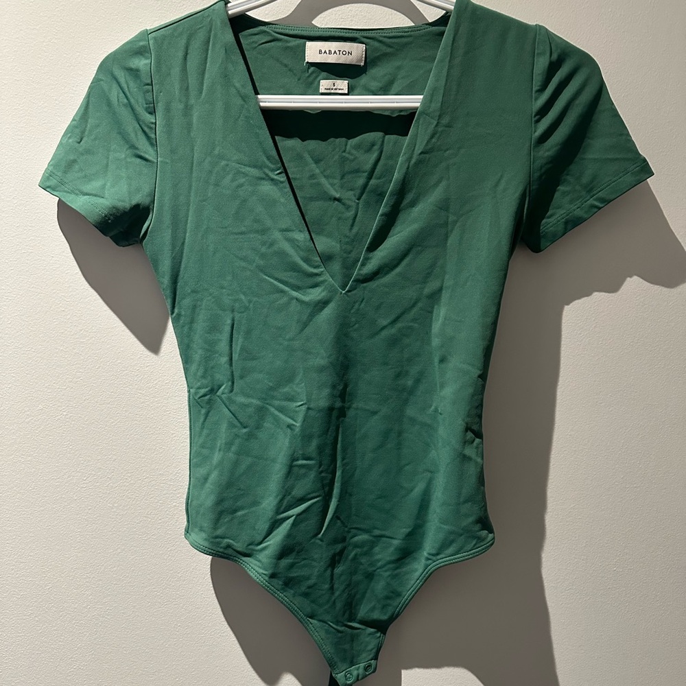 Aritzia Babaton Contour V-Neck Short Sleeve Bodysuit - Forest Green